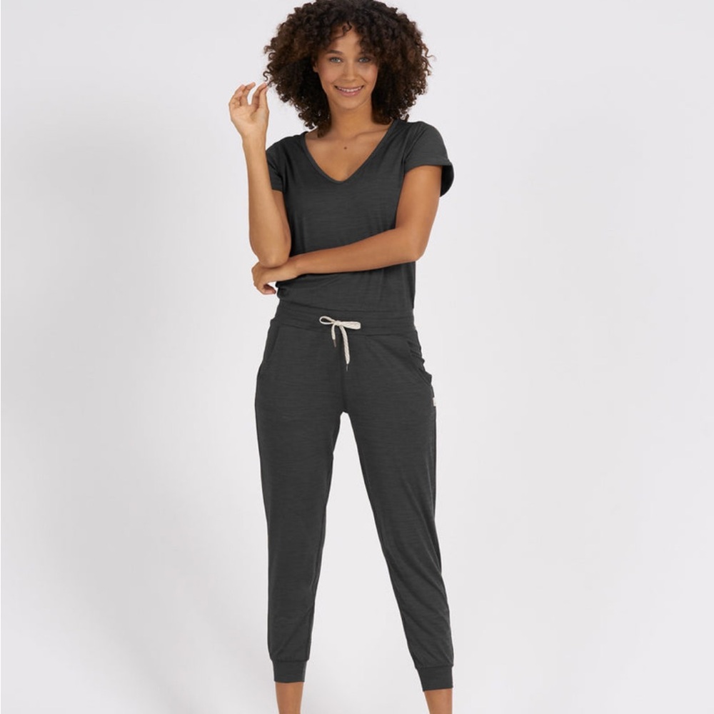Vuori All Day jumpsuit in charcoal heather size S NWT